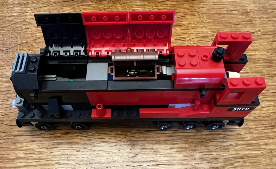 LEGO Harry Potter Hogwarts Express 4708 with Mini figures - Image 4 of 4
