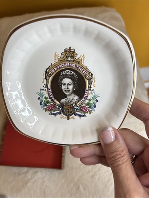 Vintage Royal Worcester Palissy Queen Elizabeth II 1977 Silver Jubilee Plate