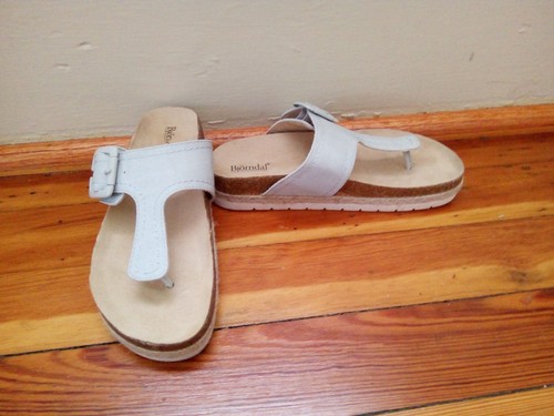 BJORNDAL Penelope Footbed Sandal T Strap Ivory Canvas Like 7M Slip On - Picture 2 of 15