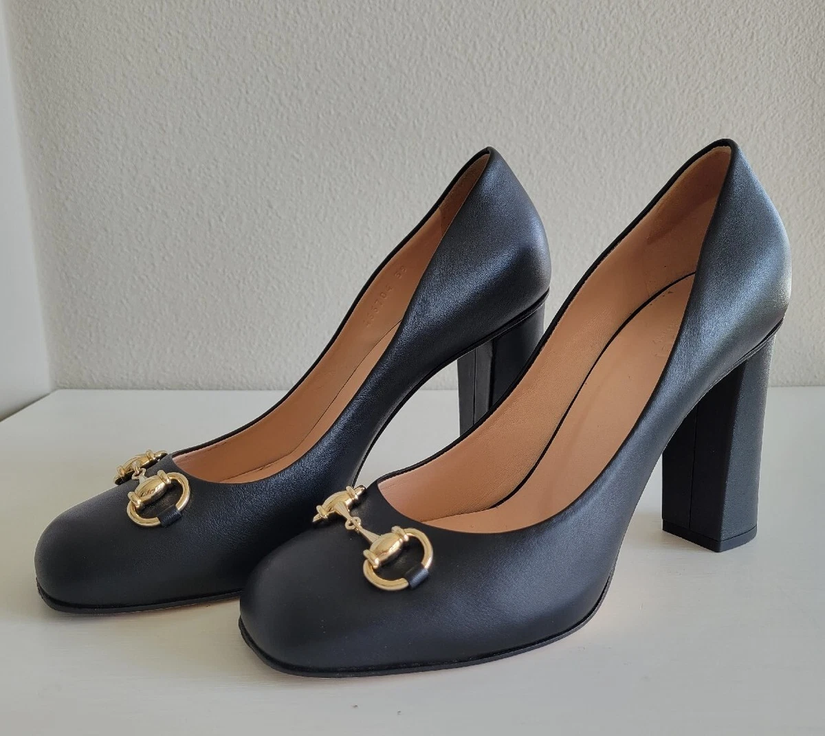 Gucci black sales pumps