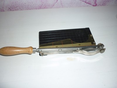 D.R.G.M Papierschneider Hebelschneider 60er Jahren klein  und handlich Vintage
