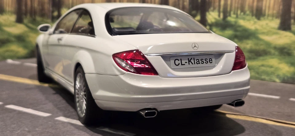 1:18 Autoart Mercedes-Benz CL-Klasse White Diecast Model **READ** - Image 4 of 4