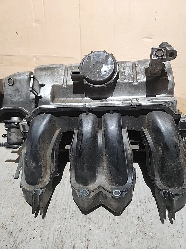 Colector de admisión inferior con riel de combustible e inyectores 2,0 L 06A133204 se adapta a 03 BEETLE Foto 3 de 4