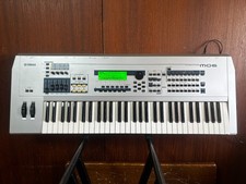 Yamaha MO6 61-Key Music Production Synthesizer Workstation DAW Control w/ bag