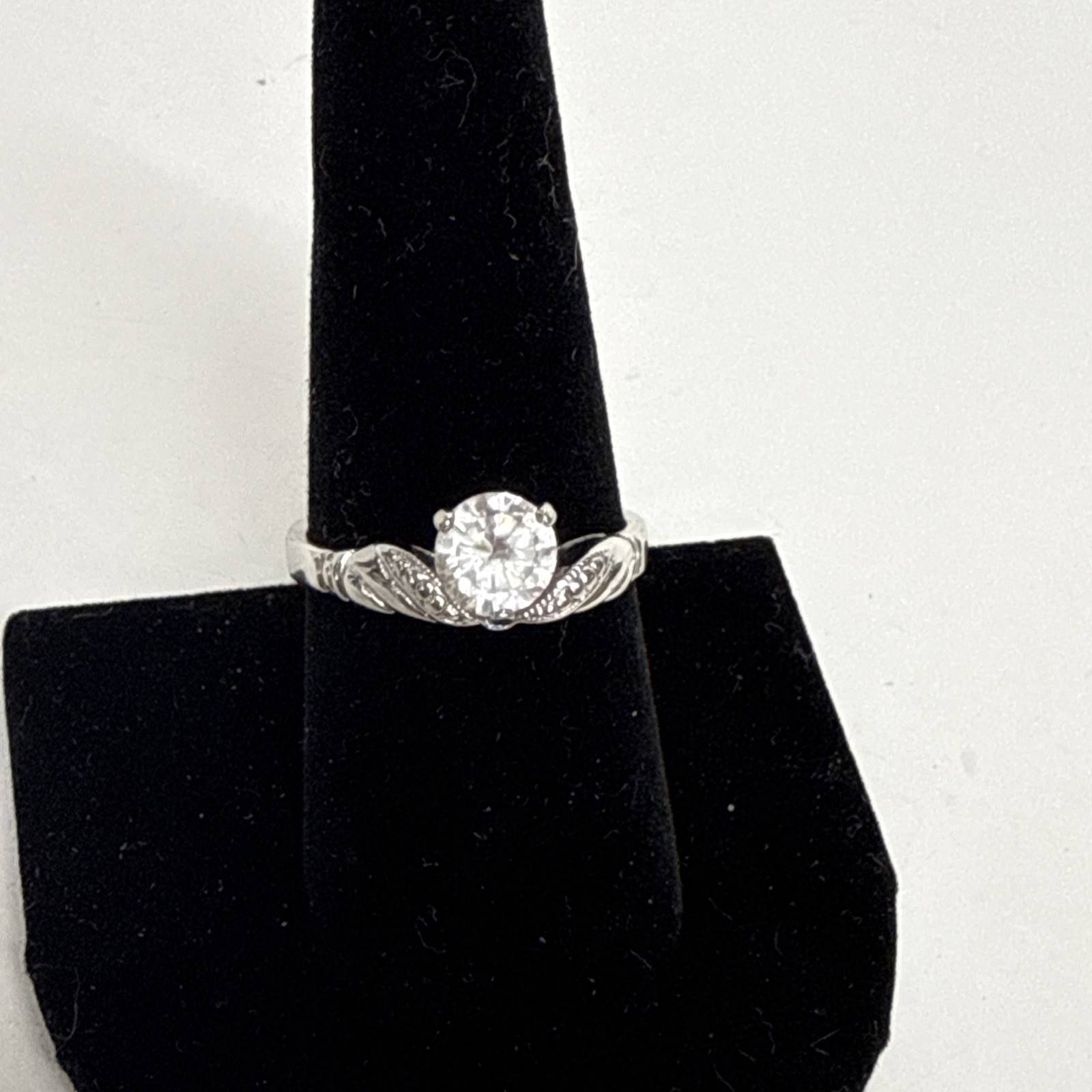 Lind Ring Silver Cubic Zirconia Solitaire Vintage Sterling 925 Size 9 Ring Band