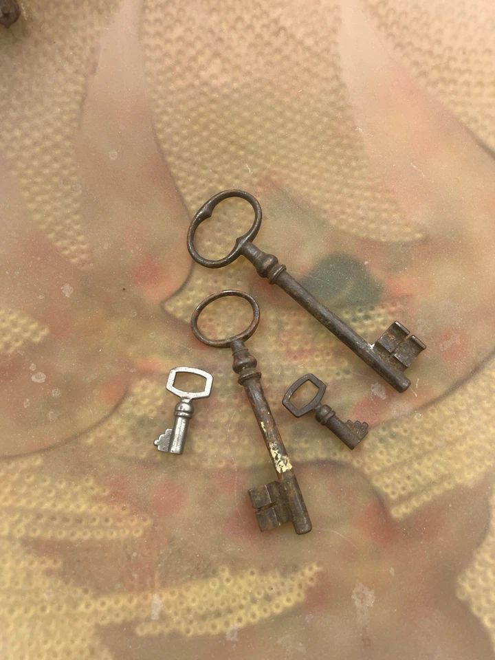 Skeleton Key French Large Steel Chateau Keys 5” Set 4 Heavy Door Cabinet Drawer - Image 3 of 4