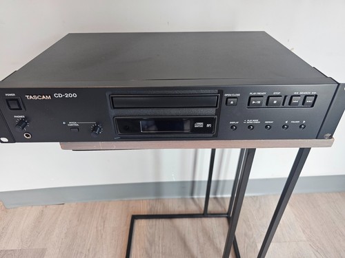 Tascam CD-200 Rack Mounted Professional CD Player - NO Remote - Picture 6 of 6