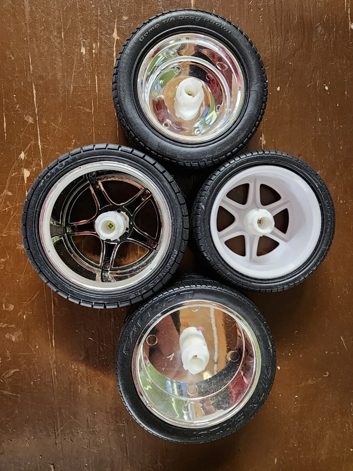 Fly Wheels - 4 Moto Wheels Jakks Pacific - Rasgar y dejarlos volar Foto 2 de 4