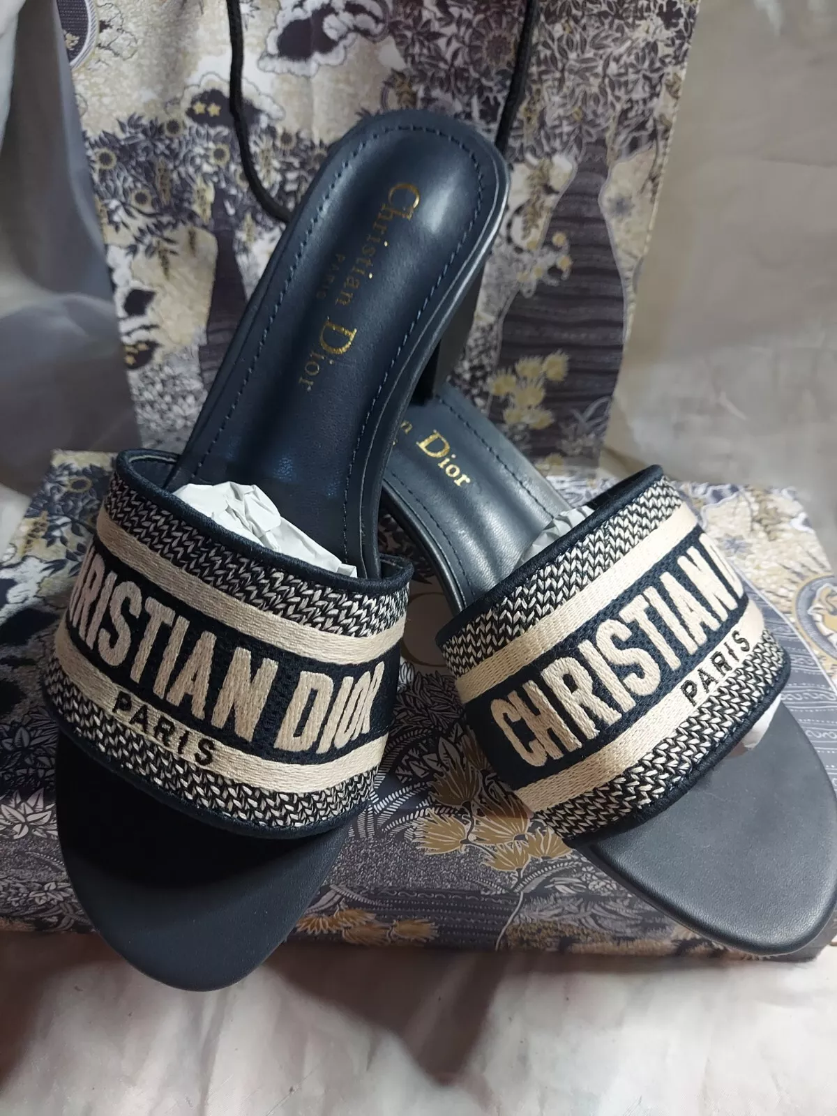 Sundals femme Chistian Dior Made In Italy 289, l'une taille : 36 US autre taille Ask