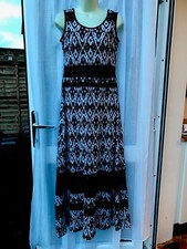 STUNNING BLACK & WHITE CUT OUT DESIGN MAXI DRESS SZ 2 Uk 10