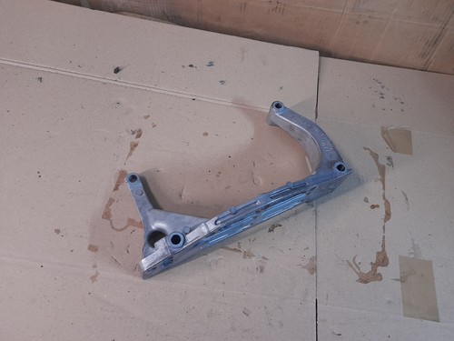 Audi A4 B5 1.6 Halter Träger Ölwanne Getriebehalter ADP 050199307