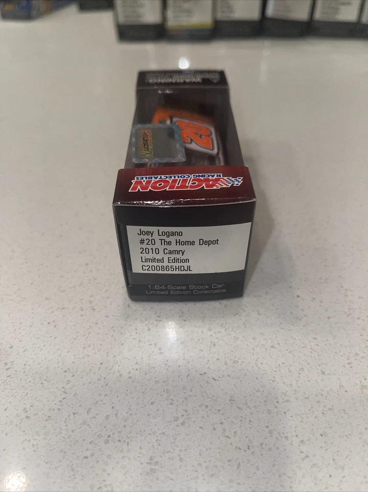 Joey Logano Home Depot NASCAR 2010 1:64 diecast Foto 3 de 3