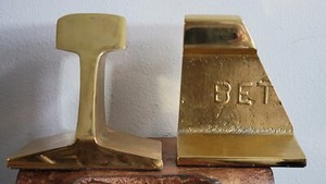 ©1970 JOHN H. KIRBY CO. Golden Steel Rail Bookend Pair MCM Railroad 21.5 LBS Tot