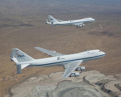 SHUTTLE CARRIER AIRCRAFT IN FORMATION WEST OF BORON, CA - 8X10 PHOTO (ZZ-307)