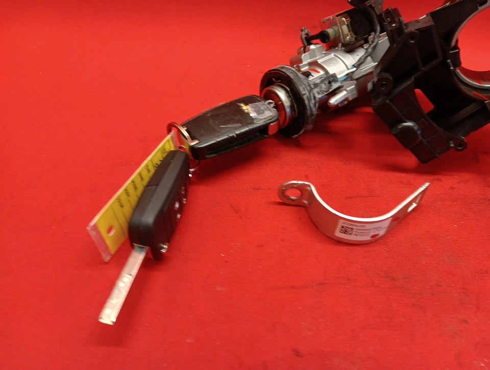 Conjunto de cilindro de bloqueo de encendido GM Buick Chevrolet GMC 2010-2017 con llave 84165716 Foto 2 de 4