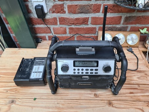 Panasonic Tragbares Radio-Lautsprecher System EY 37A2 +Akku Ladestation