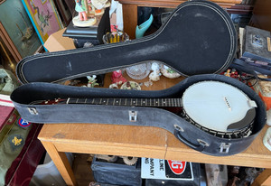 Vintage 5 String Banjo Eagle On Resonator, Metal Rim, Right Handed w/ Case Korea