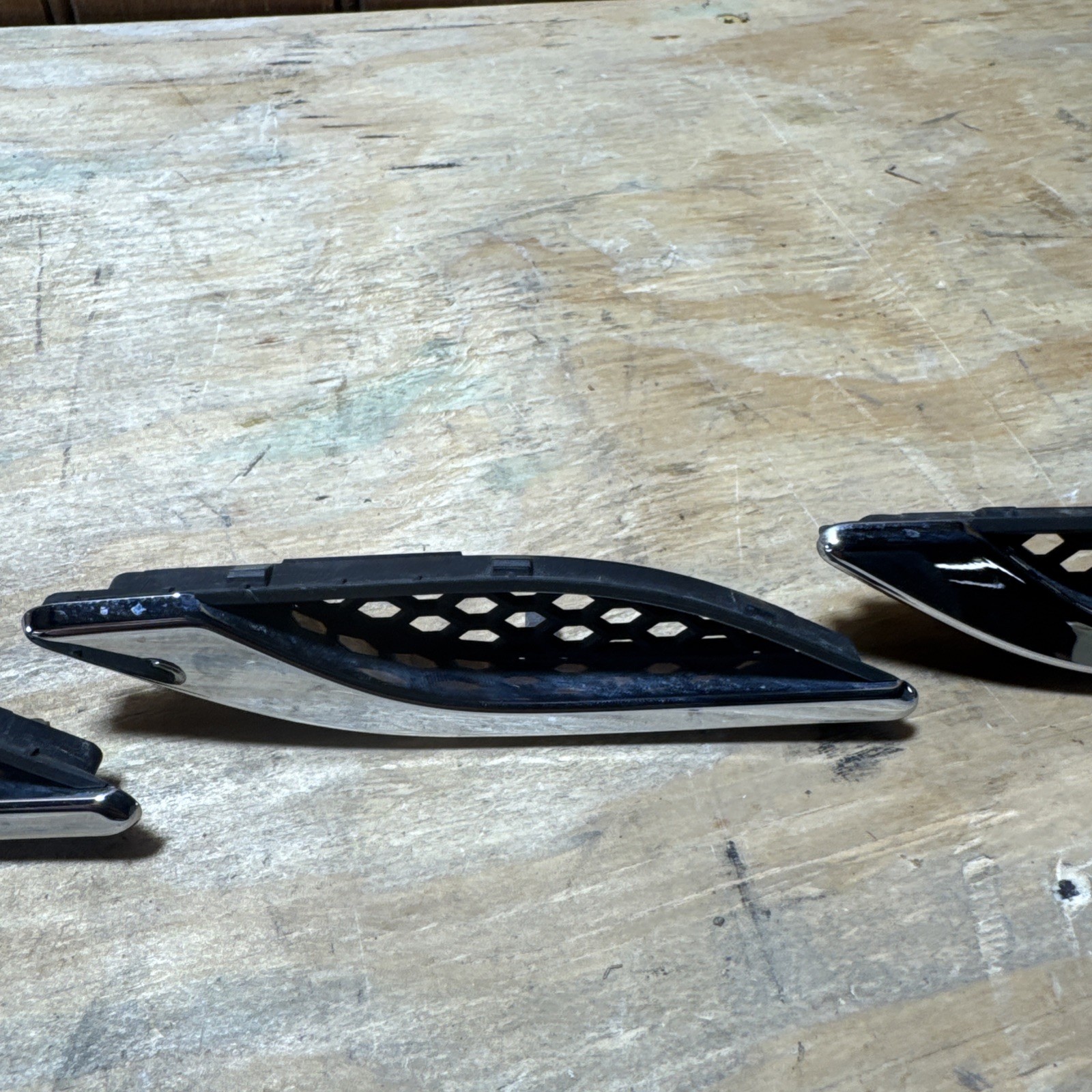 17-21 Maserati Ghibli RWD Front Driver Left Side Fender Air Vent Grille Set of 3