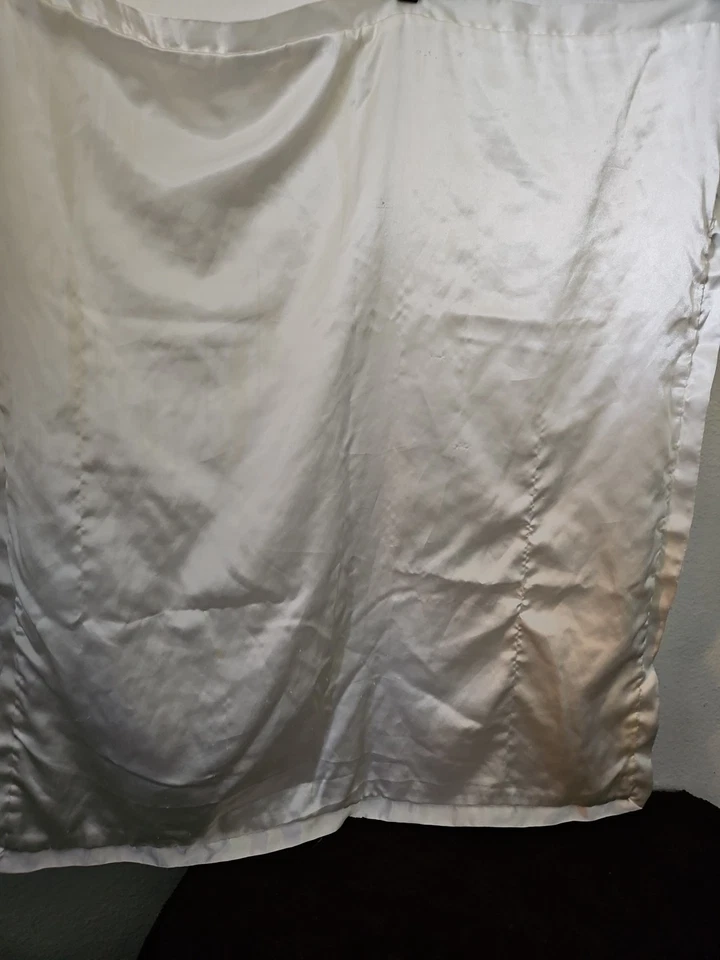 Manta de bebé CoCaLo blanca lisa Minky Dots con baches satén borde trasero Foto 4 de 4