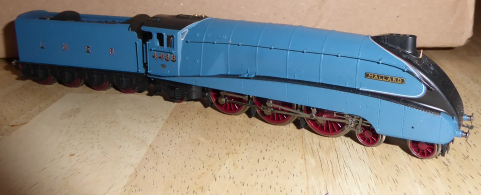 hornby-tt-fastest-steam-locomotive-of-the-world-mallard-lner-epoch-2-3