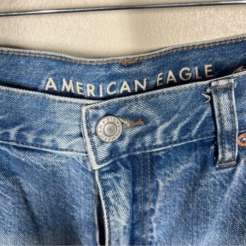 American Eagle Womens High Rise Mom Jean Distressed Shorts Size 18 / 34W NWT - Picture 3 of 8