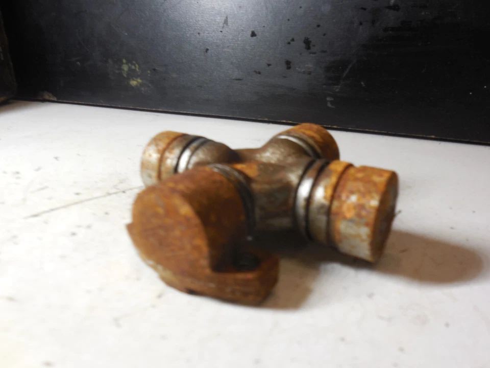 Junta en U 5-2000X compatible con Olds 1941-52 todos Pontiac 1941-55 todo excl. 1953 con camuflaje PF Foto 3 de 4