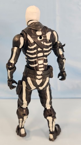 Fortnite Legendary Skull Trooper 7" Action Figure - Picture 2 of 3