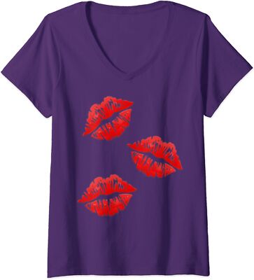 Kissing Face Red Lipstick Kissing On Kiss Cute Gift Ladies' V-Neck Tshirt
