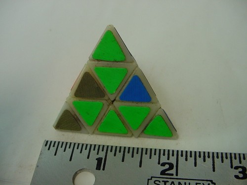 VINTAGE RARE MINI PYRAMINX PUZZLE GAME - Picture 4 of 6