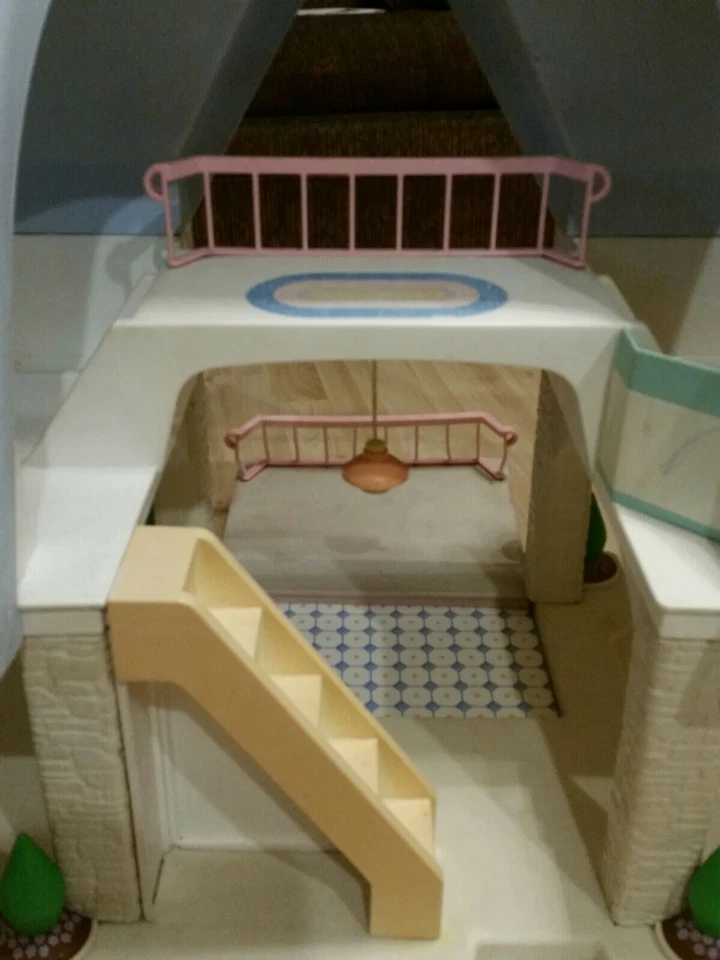 Little Tikes Doll House with Blue Roof 1989 vintage  - Image 4 of 4