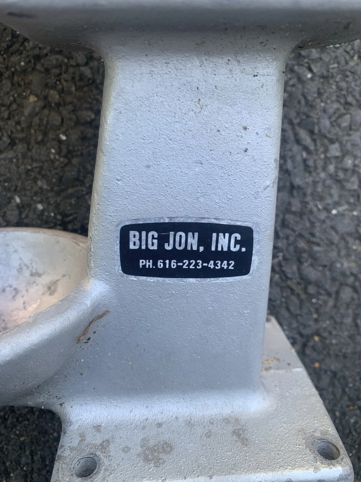 Downriggers manuales Big Jon con almacenamiento vertical Foto 2 de 4