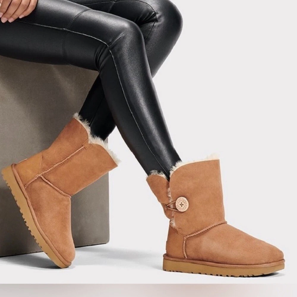 Ugg Women s Bailey Button Boots Il Chestnut sz 6 short fold over