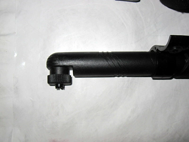 Beto Bike Bomba de Mano Negra Mini Bicicleta Bomba 8" Largo Como Nueva Foto 2 de 4