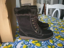 NIB-JANDS Ladies size 8 Cute CHOCOLATE Sherpa Lined Boots