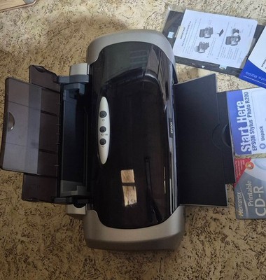 Epson Stylus Photo R200 Inkjet Printer. Excellent Condition. With Manual