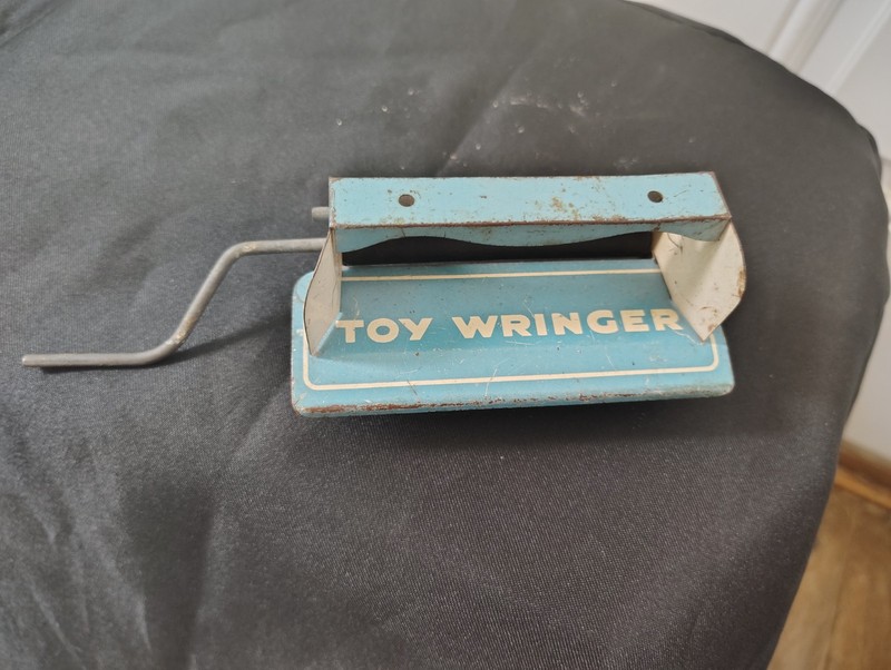 Vintage Tin Litho Toy Wringer  1940s - 1950s