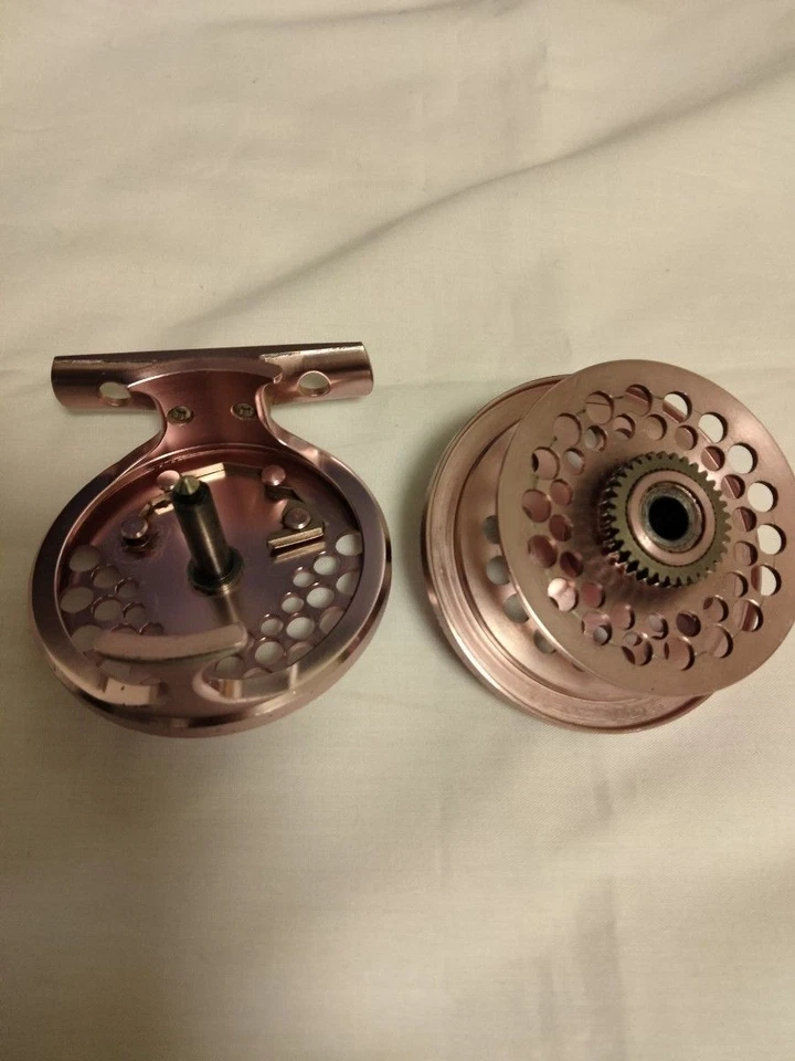 MITCHELL D-6428 Fly Reel Rare Pink - Image 3 of 4