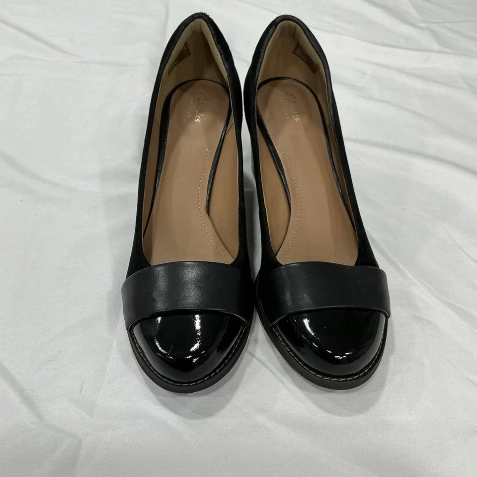 Zapatos de salón Clarks Artisan Tarah Brae sin cordones de gamuza negra charol para mujer 7M Foto 2 de 4