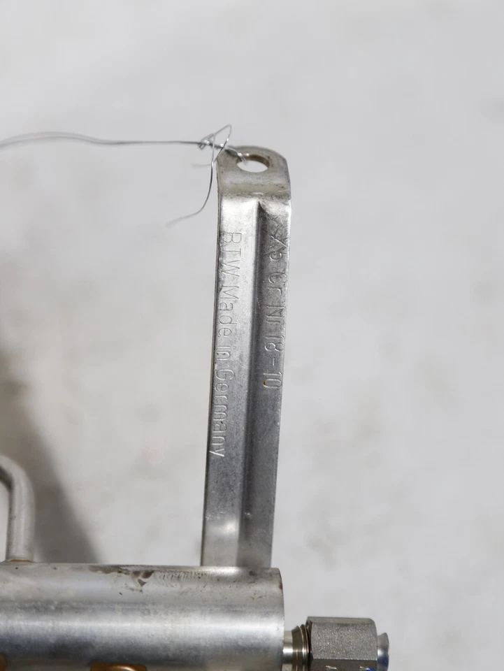 Unidade de montagem de injetores de trilho de combustível motor Porsche Panamera 3.6L 2010-2016 fabricante de equipamento original 78K - Imagem 4 de 4