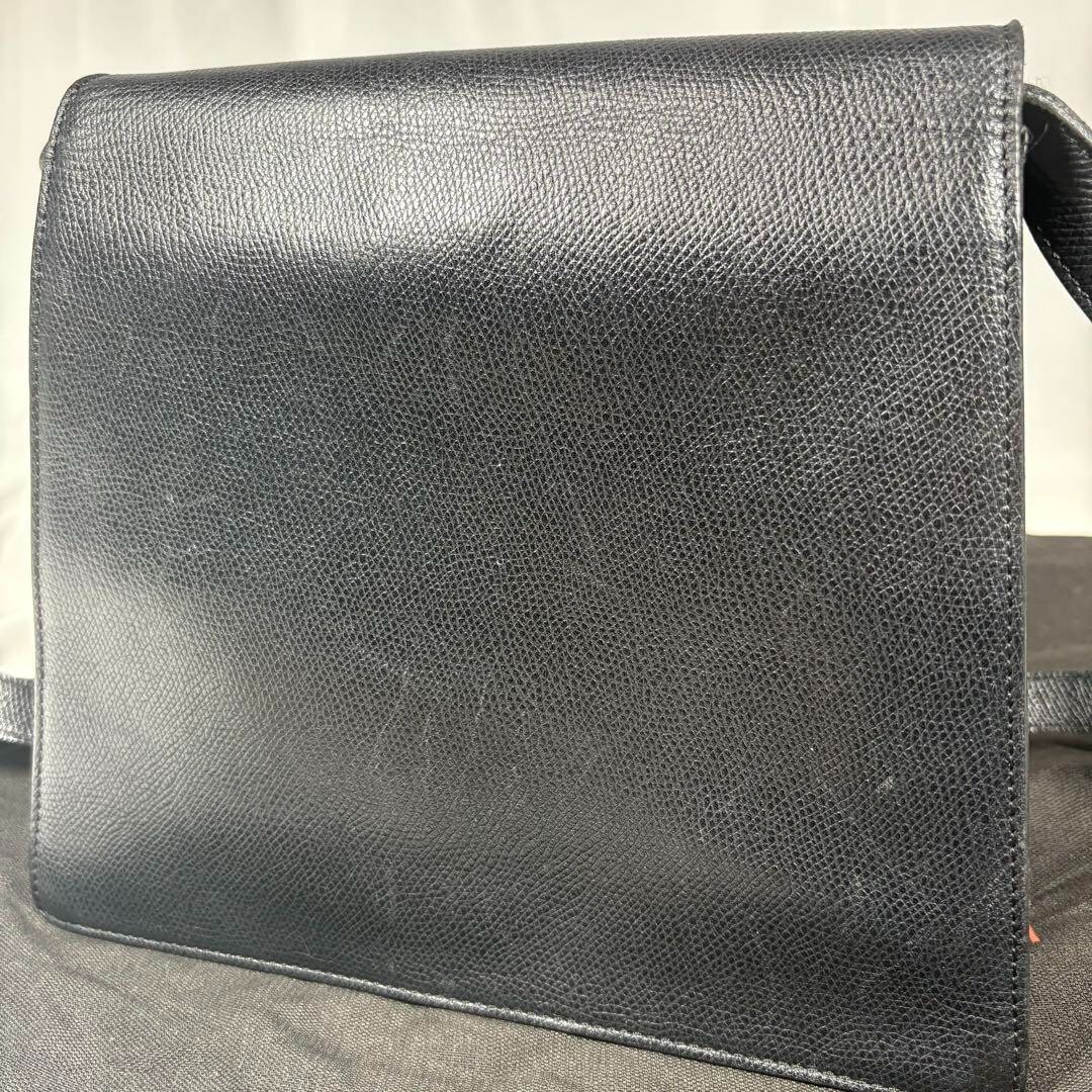 Borsa a tracolla YVES SAINT LAURENT in pelle nera con borchie e tracolla tasca interna