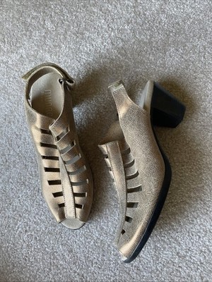 MUNRO American USA Abby Gold Metallic Peep Toe Heeled Slingback Sandals 7 Narrow