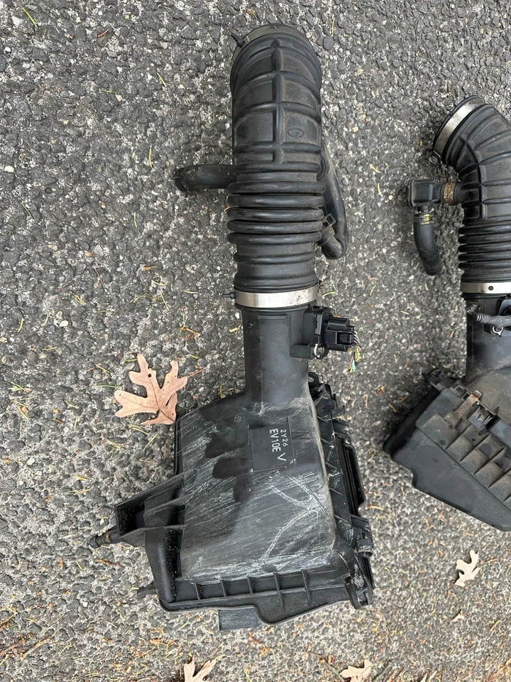 NISSAN/INFINITI 370Z G25, G37 Q40 LEFT & RIGHT AIRBOX INTAKE SET OEM - Image 3 of 4