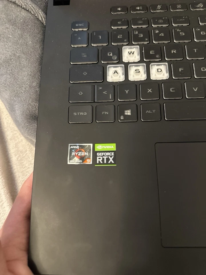 Asus ROG Strix G17 - Bild 4 von 4