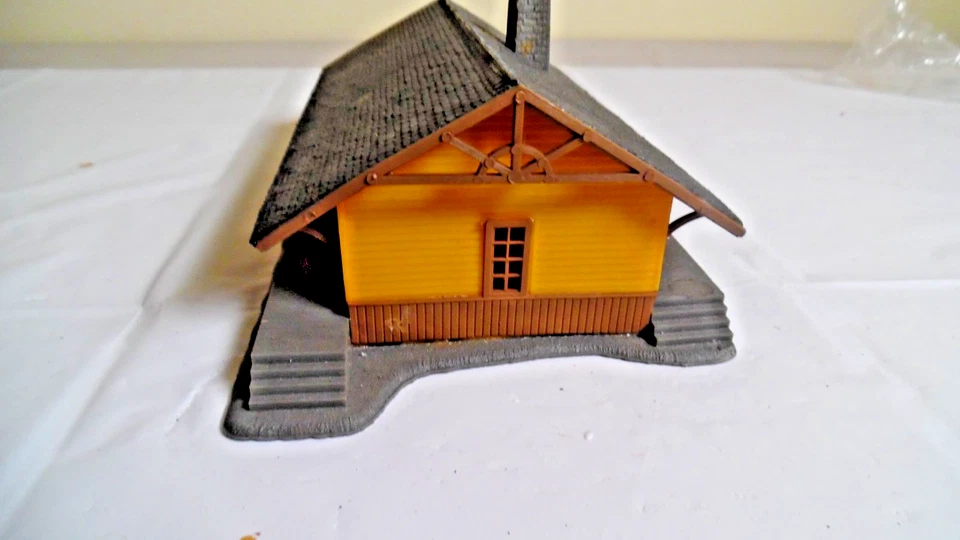 Tyco Ho Plastic Station Used Sold As Shown - Image 4 of 4