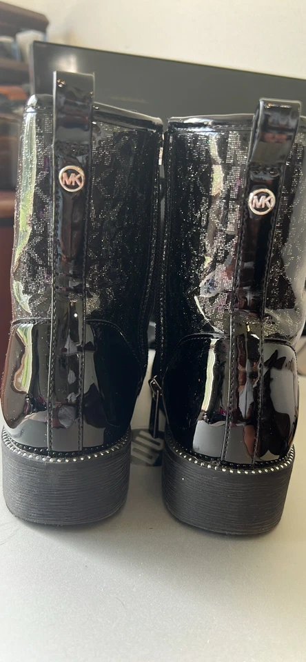 Botas Michael Kors Haskell Syre Niñas Logo MK Negras Estilo Combate Talla: 3 Foto 2 de 4
