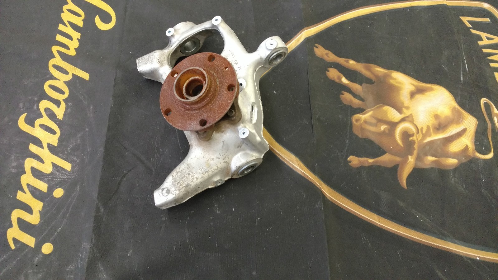 LAMBORGHINI AVENTADOR LP700 720 FRONT LEFT HUB KNUCKLE HOUSING OEM 470407245D