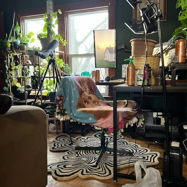 Black & Beige Tufted Irregular Shaped Rug Soft Wool Area Rug Carpet 4x4 5x5 Feet - Image 4 of 4