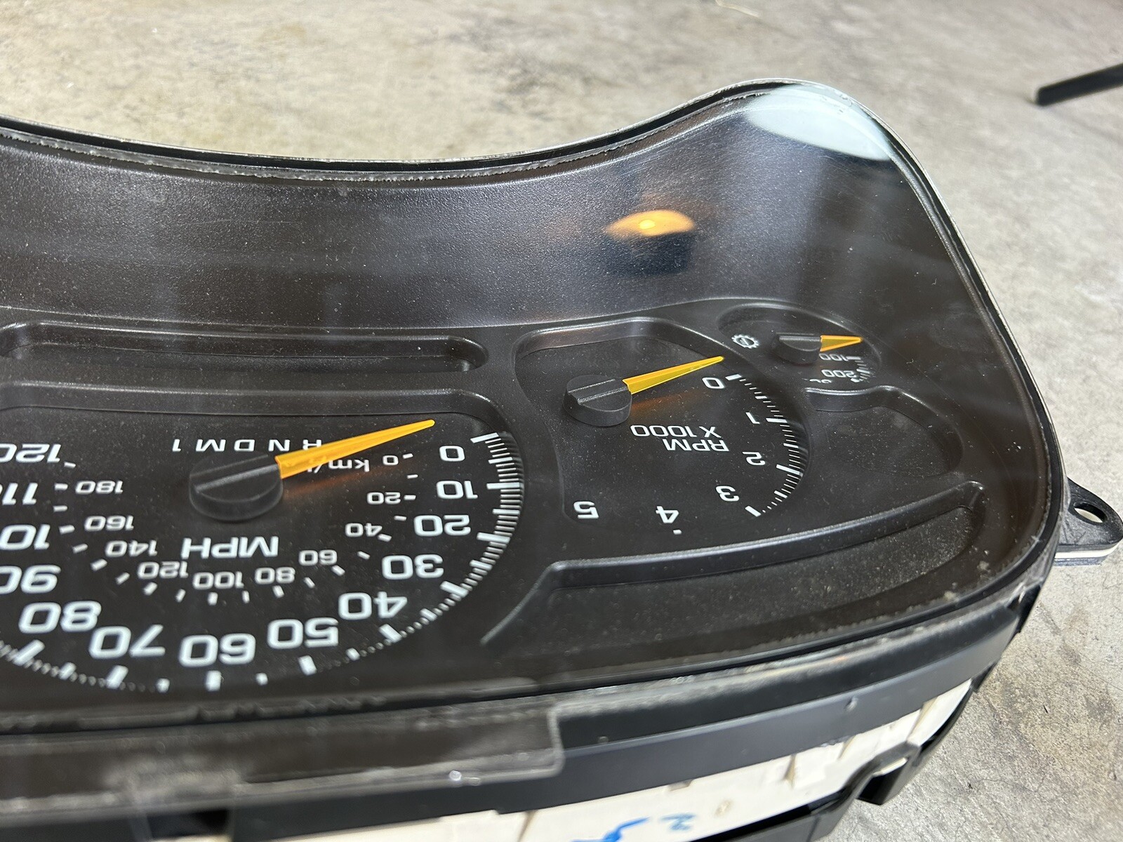 20052006 GMC SIERRA / CHEVY SILVERADO DIESEL INSTRUMENT CLUSTER