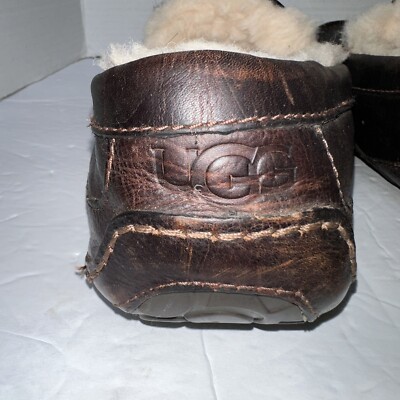 UGG Men display picture 3