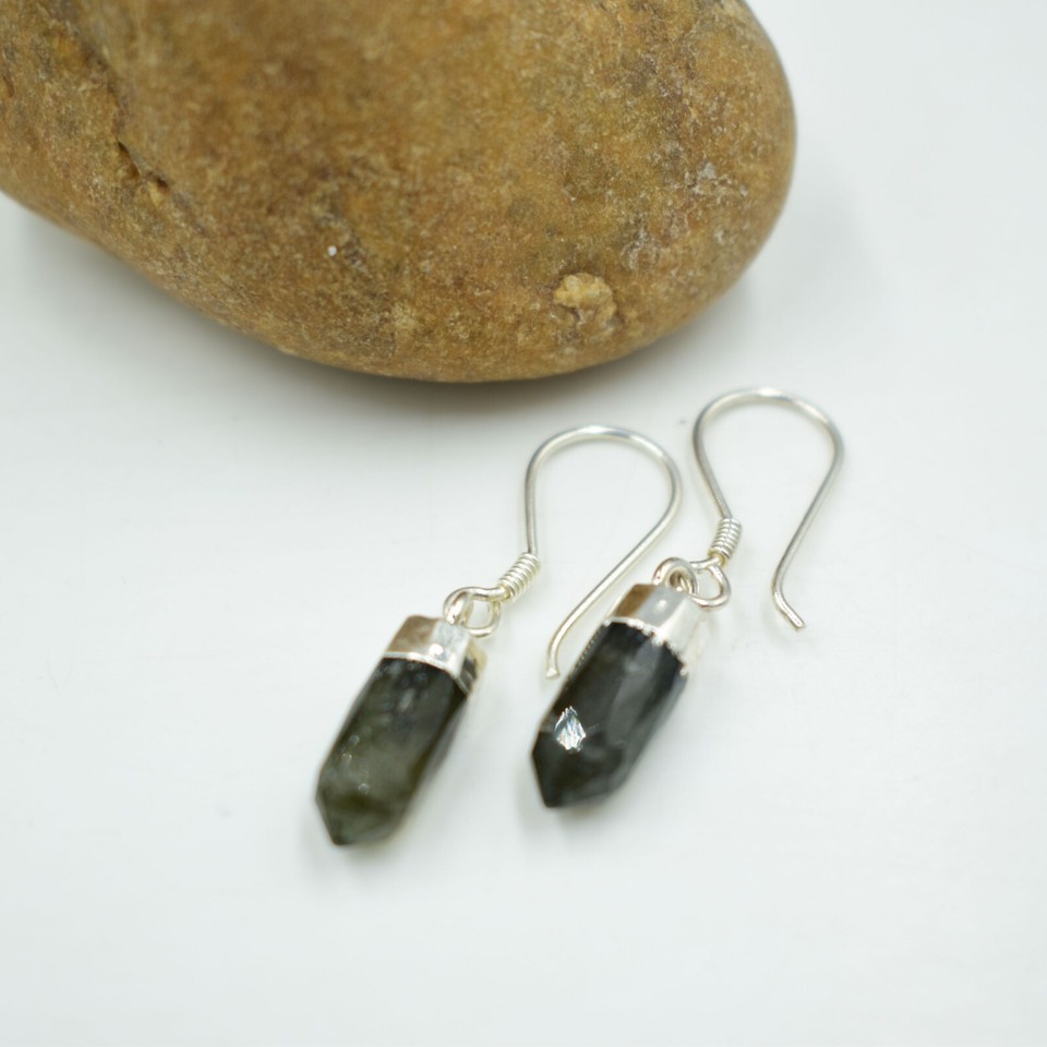 Pendente con Labradorite naturale a goccia - - l'arte della gioielleria made in Italy Pendente con Labradorite naturale a goccia - - l'arte della gioielleria made in Italy